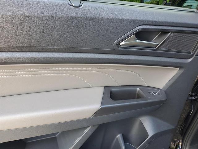 Photo of 2022 Deep Black Pearl Volkswagen Atlas