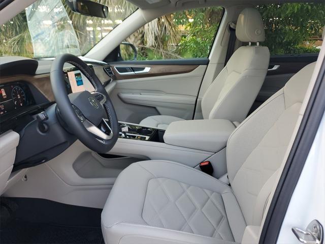 Photo of 2025 Pure White Volkswagen Atlas