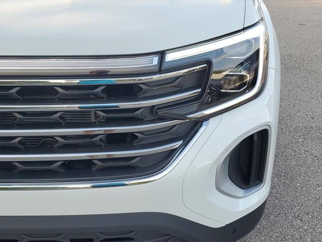 Photo of 2025 Pure White Volkswagen Atlas