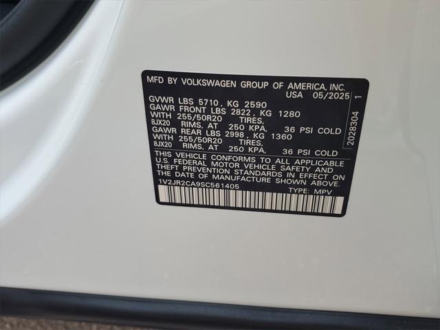 Photo of 2025 Pure White Volkswagen Atlas