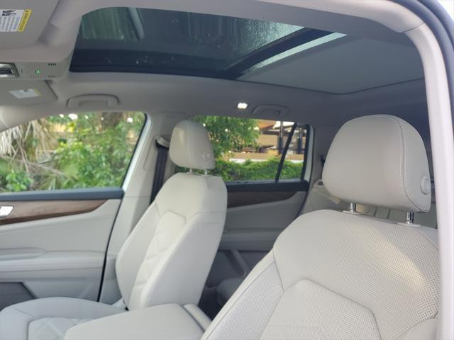 Photo of 2025 Pure White Volkswagen Atlas