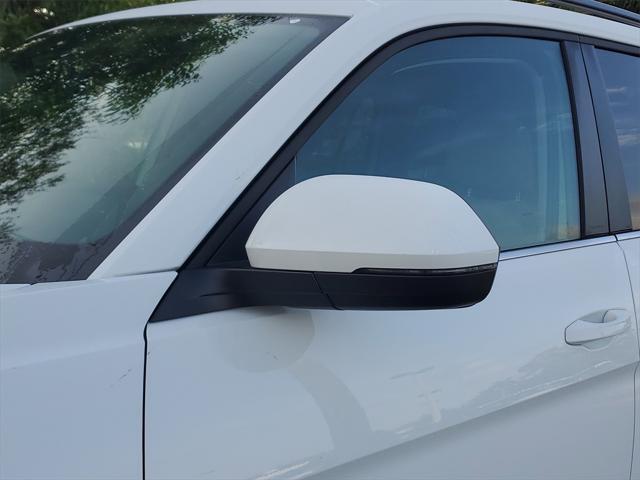Photo of 2025 Pure White Volkswagen Atlas