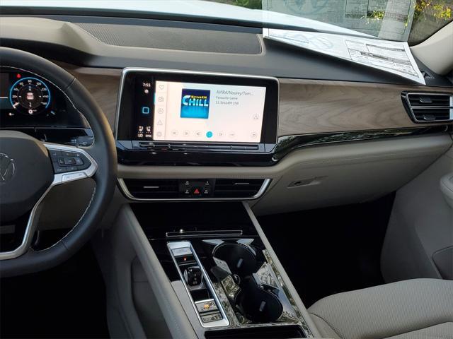 Photo of 2025 Pure White Volkswagen Atlas