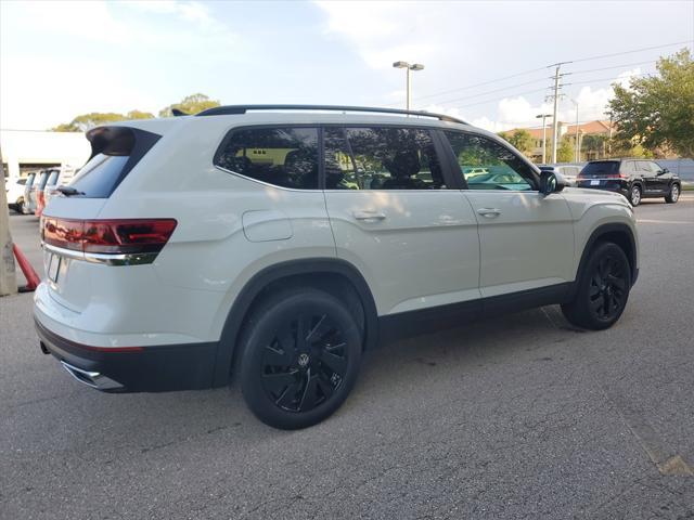 Photo of 2025 Pure White Volkswagen Atlas