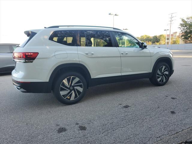 Photo of 2025 Pure White Volkswagen Atlas