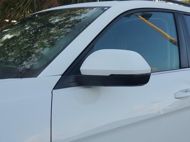 Photo of 2025 Pure White Volkswagen Atlas