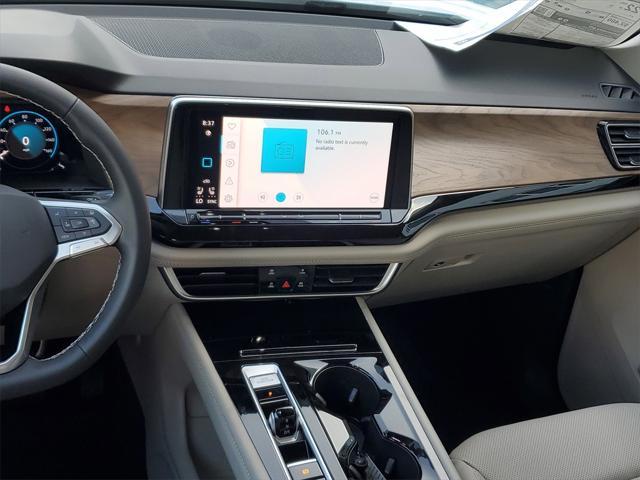 Photo of 2025 Pure White Volkswagen Atlas