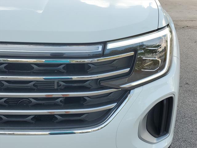 Photo of 2025 Pure White Volkswagen Atlas