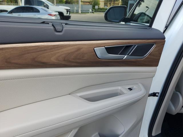 Photo of 2025 Pure White Volkswagen Atlas