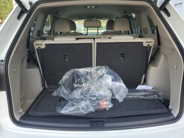 Photo of 2025 Pure White Volkswagen Atlas