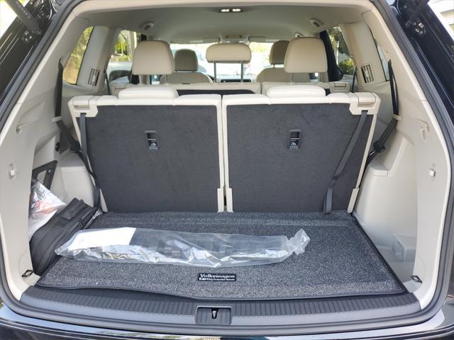 Photo of 2025 Deep Black Pearl Volkswagen Atlas