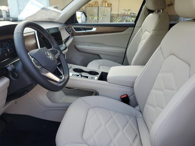 Photo of 2025 Deep Black Pearl Volkswagen Atlas