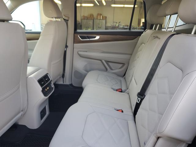 Photo of 2025 Deep Black Pearl Volkswagen Atlas