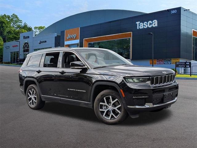 Photo of 2025 Diamond Black Jeep Grand Cherokee L