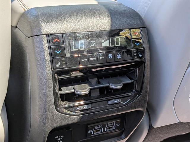 Photo of 2022 Rocky Mountain Pearlcoat Jeep Grand Cherokee L