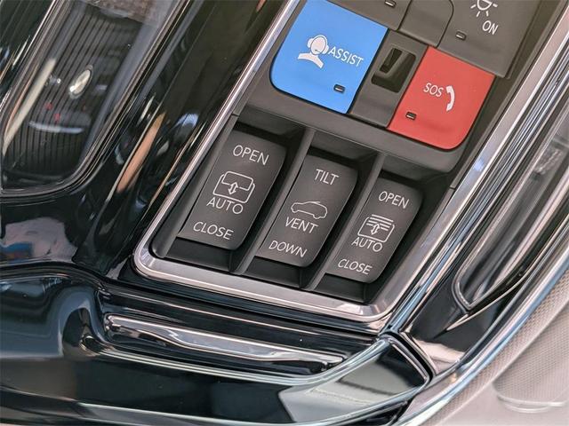 Photo of 2022 Rocky Mountain Pearlcoat Jeep Grand Cherokee L