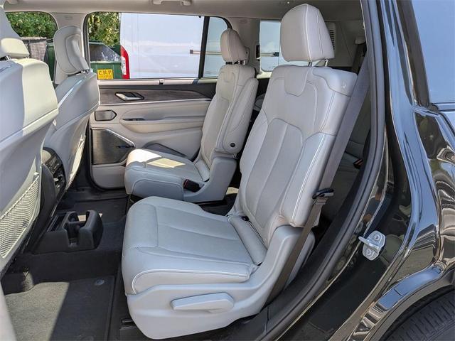 Photo of 2022 Rocky Mountain Pearlcoat Jeep Grand Cherokee L