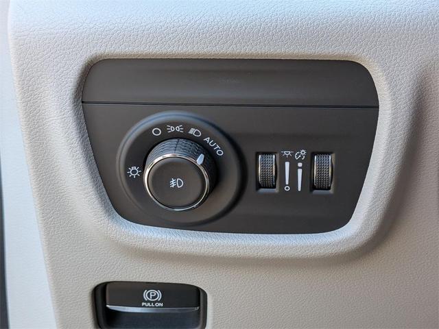 Photo of 2022 Rocky Mountain Pearlcoat Jeep Grand Cherokee L