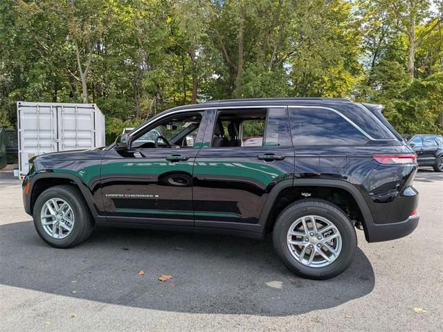 Photo of 2025 Diamond Black Jeep Grand Cherokee