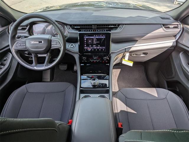 Photo of 2025 Diamond Black Jeep Grand Cherokee