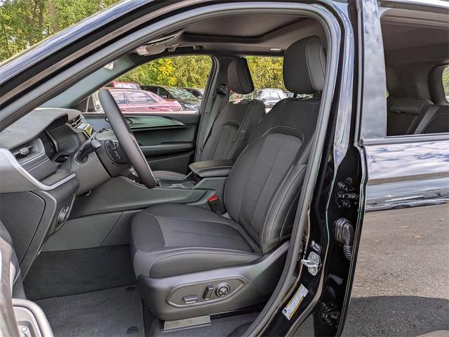 Photo of 2025 Diamond Black Jeep Grand Cherokee