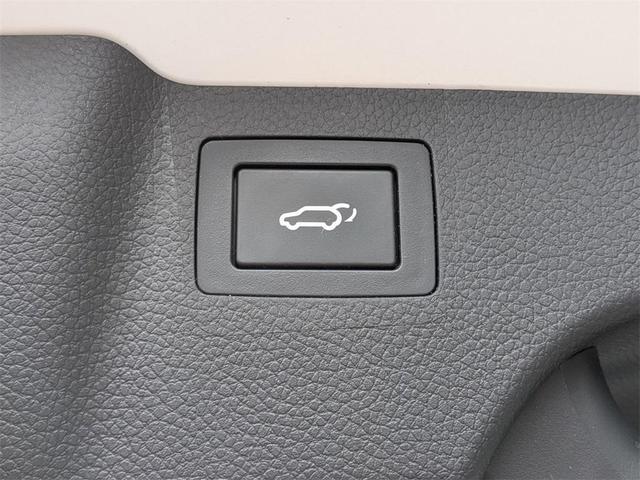 Photo of 2018 Frost White Pearl Hyundai Santa Fe Sport