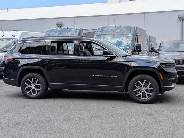 Photo of 2025 Diamond Black Jeep Grand Cherokee L