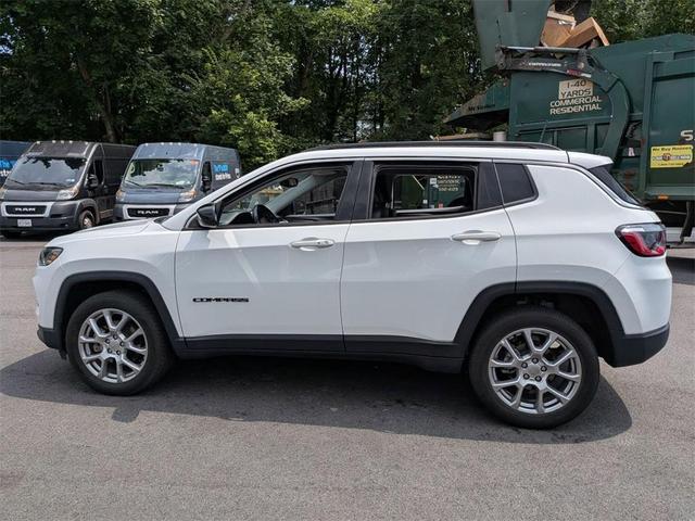 Photo of 2022 Bright White Clearcoat Jeep Compass
