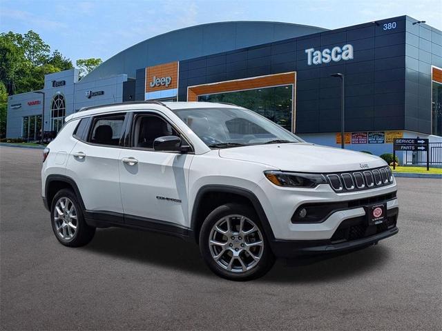 Photo of 2022 Bright White Clearcoat Jeep Compass