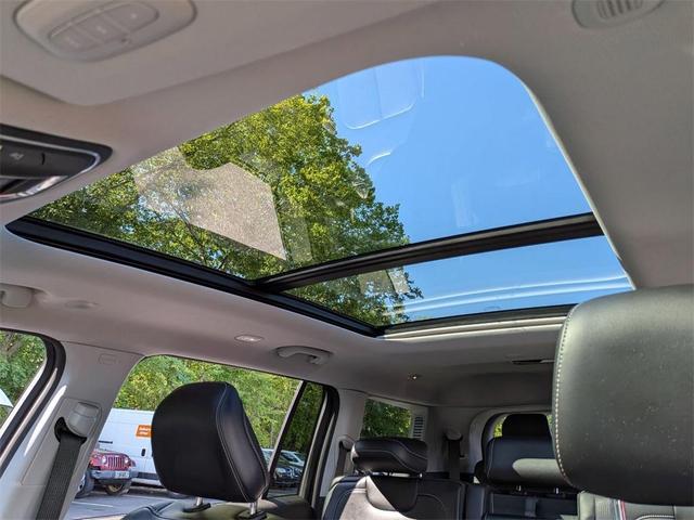 Photo of 2022 Diamond Black Jeep Grand Cherokee L