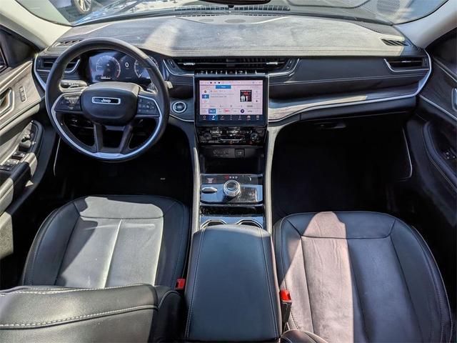 Photo of 2022 Diamond Black Jeep Grand Cherokee L