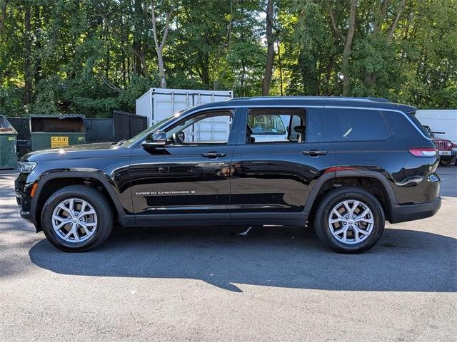 Photo of 2022 Diamond Black Jeep Grand Cherokee L