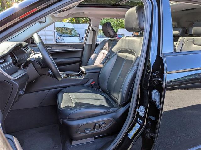 Photo of 2022 Diamond Black Jeep Grand Cherokee L