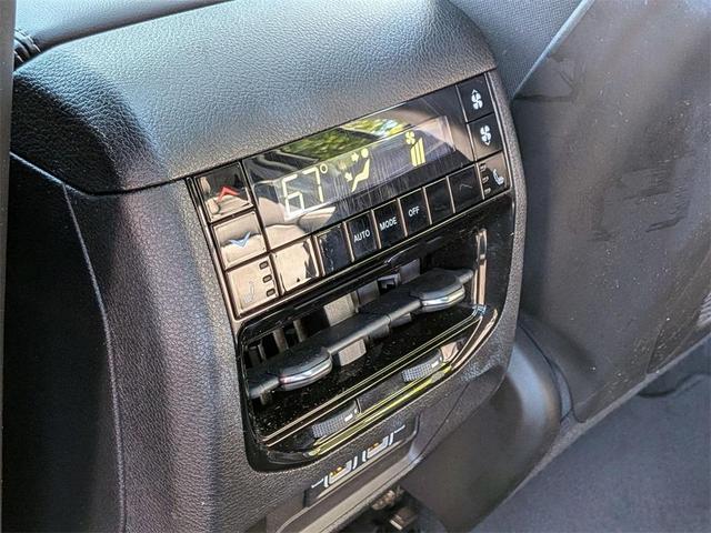 Photo of 2022 Diamond Black Jeep Grand Cherokee L