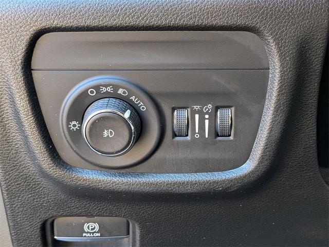 Photo of 2022 Diamond Black Jeep Grand Cherokee L