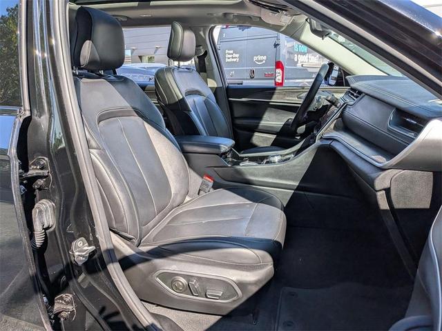 Photo of 2022 Diamond Black Jeep Grand Cherokee L