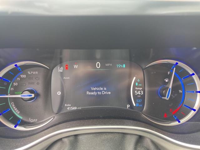 Photo of 2023 Brilliant Black Crystal Pearlcoat Chrysler Pacifica Hybrid
