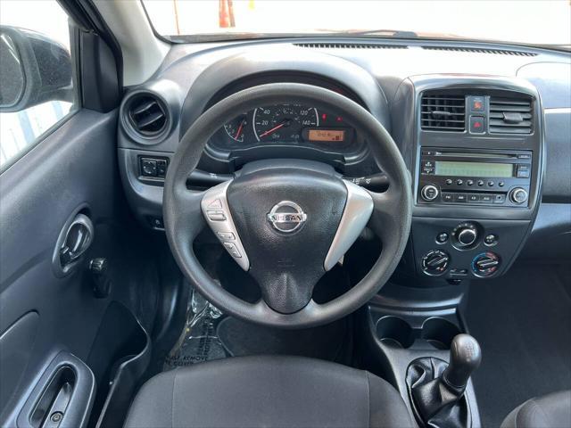 Photo of 2016 Black Nissan Versa