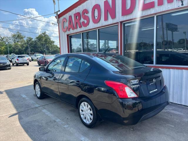 Photo of 2016 Black Nissan Versa