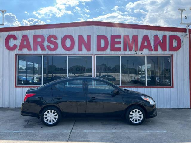 Photo of 2016 Black Nissan Versa