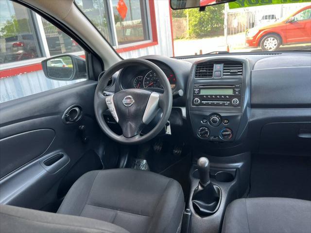 Photo of 2016 Black Nissan Versa