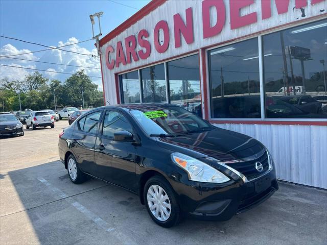 Photo of 2016 Black Nissan Versa