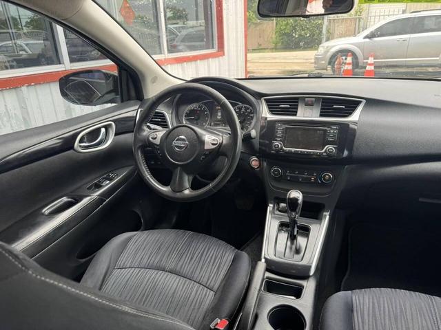 Photo of 2016 Black Nissan Sentra