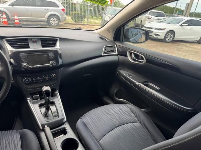 Photo of 2016 Black Nissan Sentra