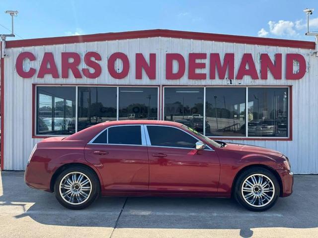 Photo of 2014 Red Chrysler 300