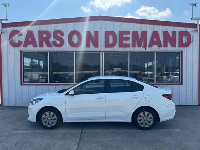 Photo of 2020 White Kia Rio