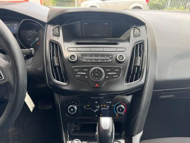 Photo of 2016 Silver Ford Focus