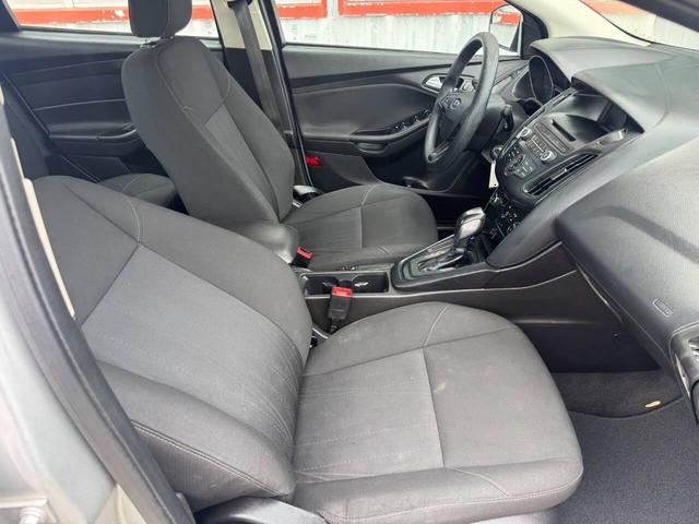 Photo of 2016 Silver Ford Focus