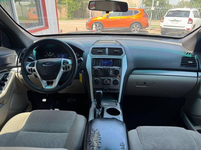 Photo of 2014 Red Ford Explorer