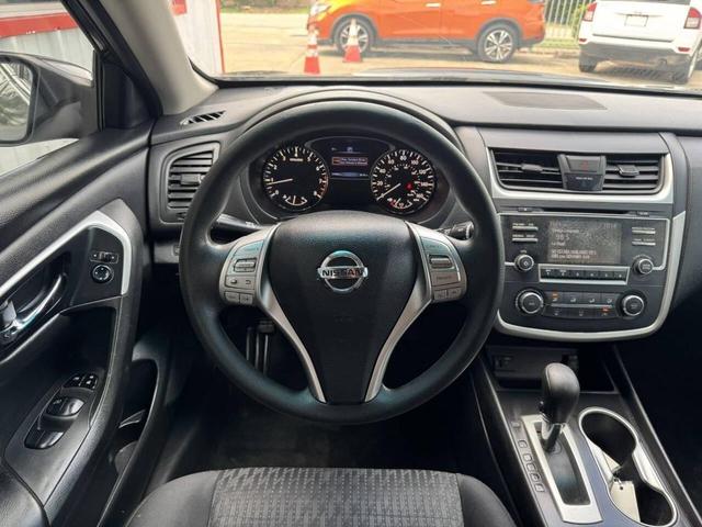 Photo of 2016 Gray Nissan Altima